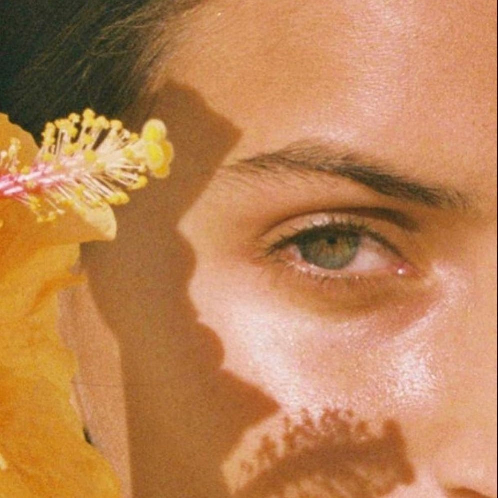 Eye Gel vs. Eye Cream: How to Choose the Right One for Your Skin